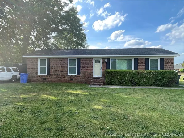 6601 Carloway Dr, Fayetteville, NC 28304