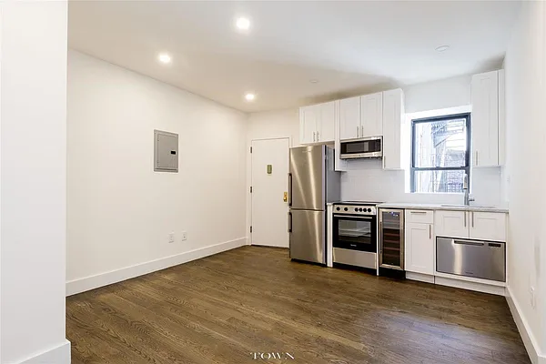 Rented by Compass | media 7