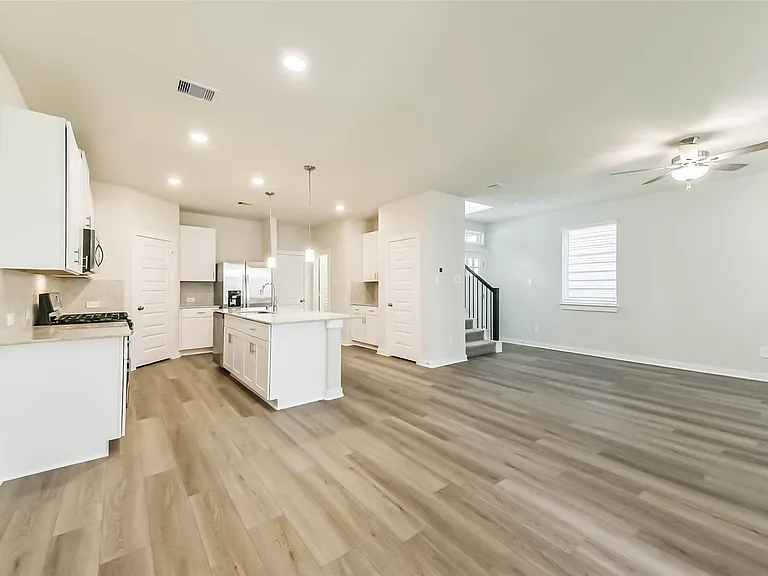 583 Avisa Dr — Photo 11