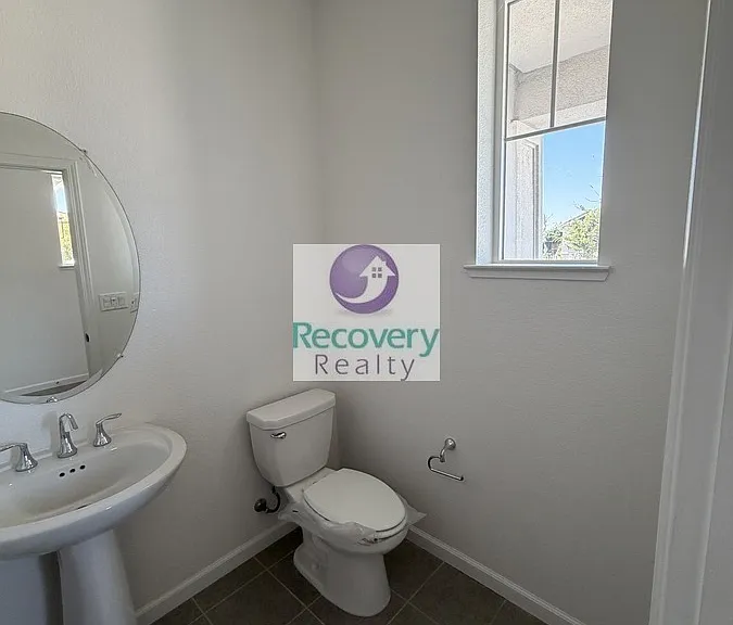 621 Tower Ct — Photo 27