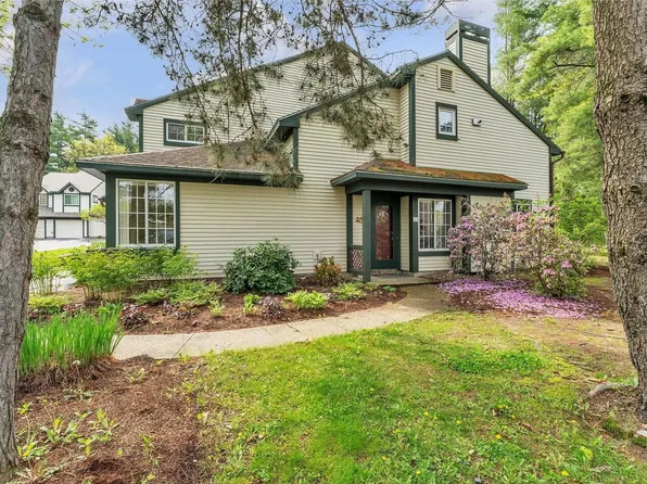36 Lake Forest Drive, Burlington, VT 05401