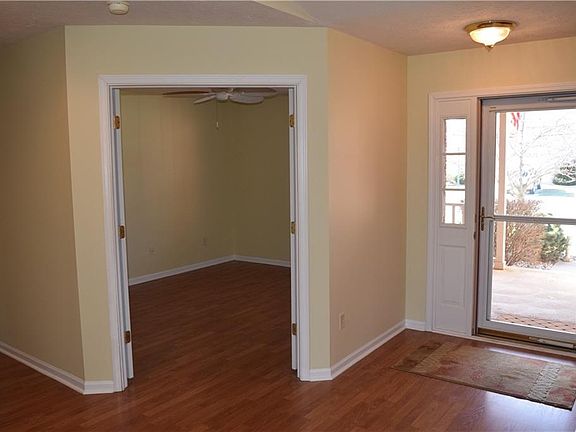 5th image of 2690 S Oak Dr
