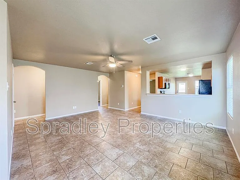 212 Avrshire Ln — Photo 4