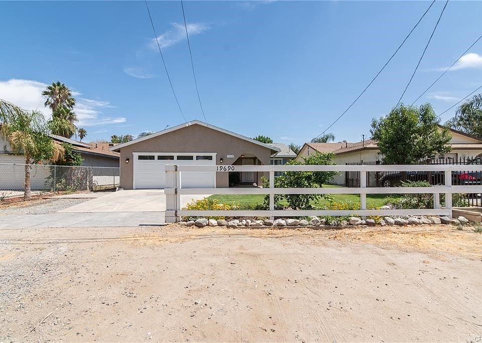 1st image of 19690 Magnolia Ave