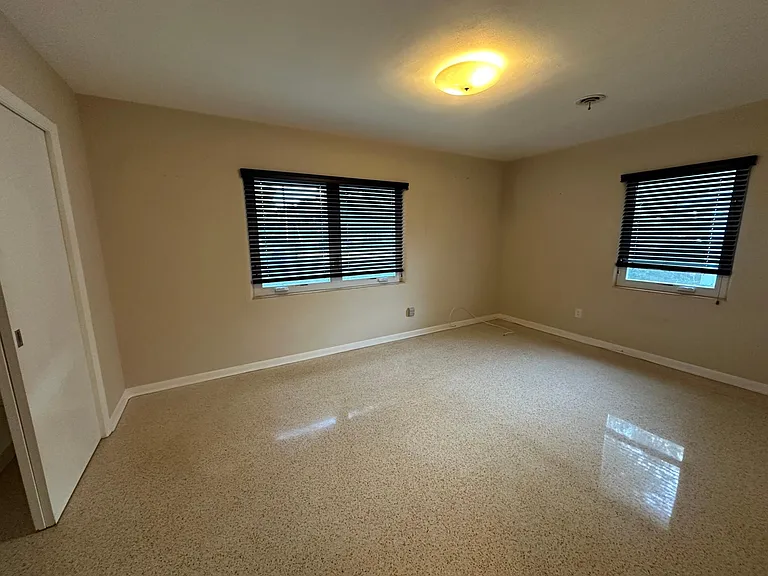 1760 Gracelyn Dr — Photo 6