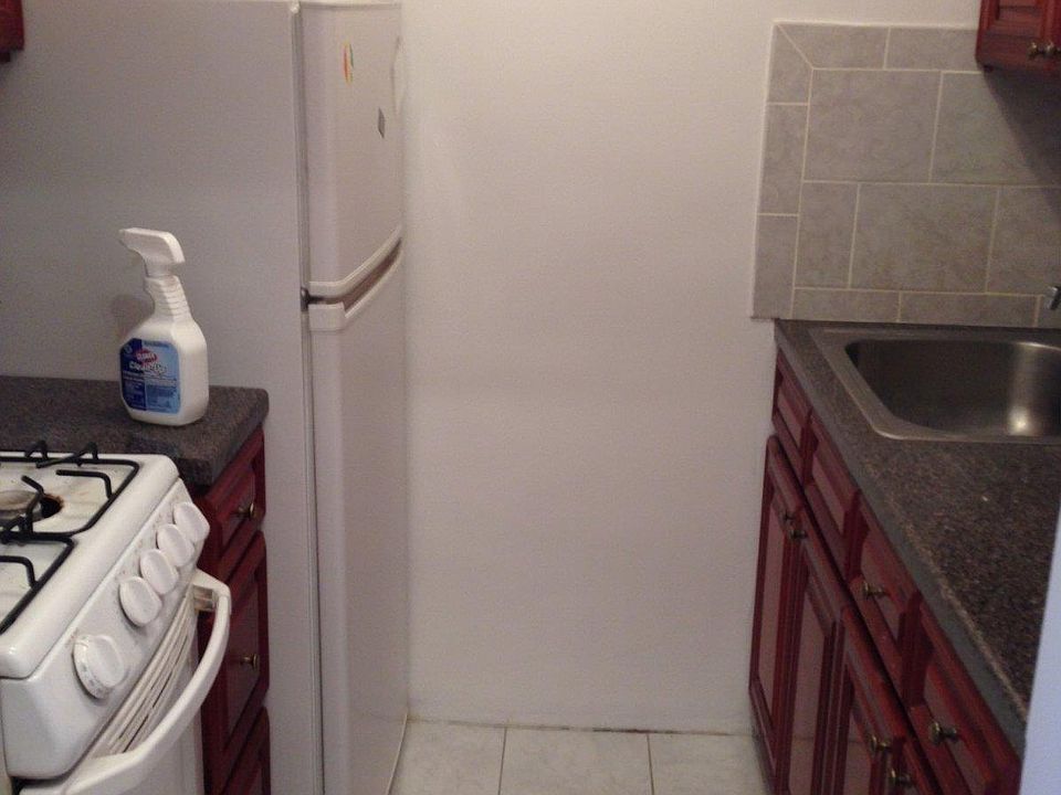 2nd image of 220 E 26th St APT 5J