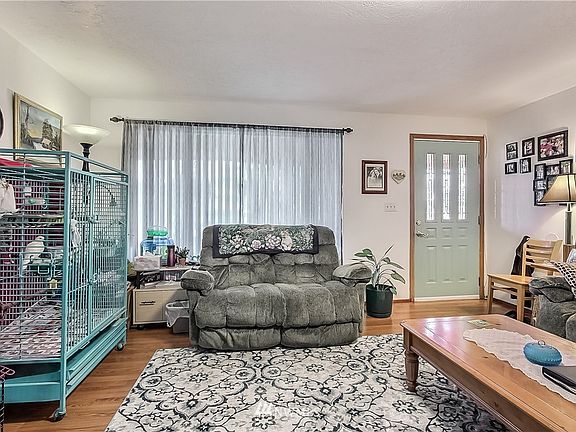 3rd image of 4316 6th Avenue NE