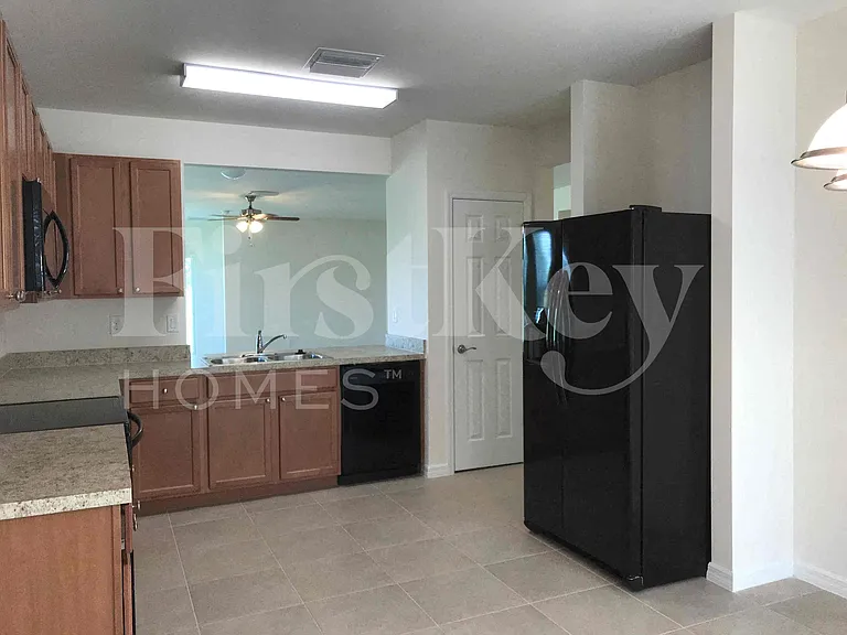 625 SW 25th Ter — Photo 8