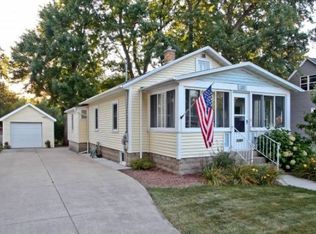 20 S Park St, Zeeland, MI 49464