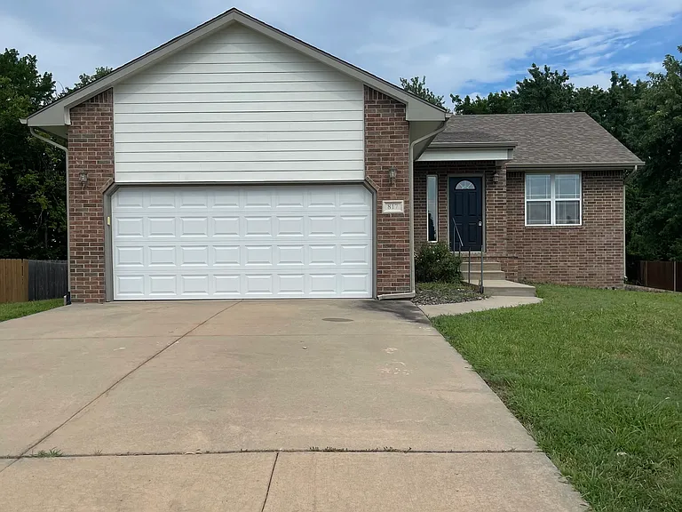 817 E Hedgewood St — Photo 1