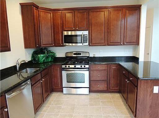 4th image of 2354 Berkshire Ln