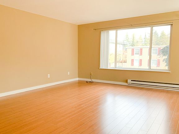 5th image of 12743 Greenwood Ave N #A