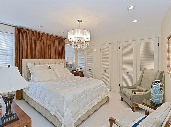 Master Bedroom (1/2 BA ensuite)