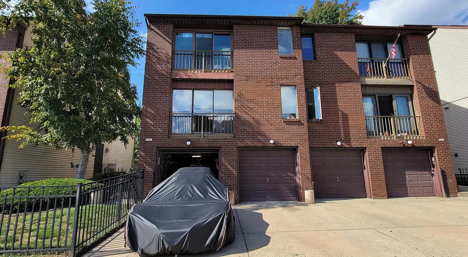 2 bed, 2.0 bath, 1056 sqft, $2,300 — Photo 1