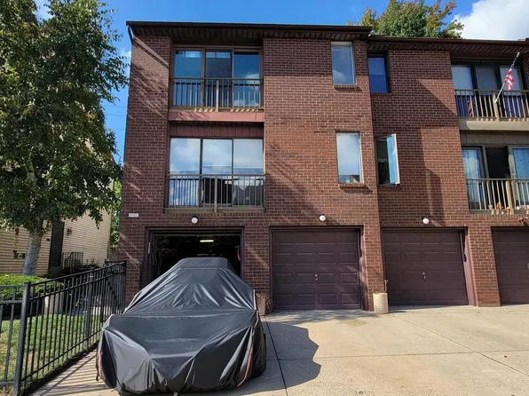 9560 James St #B, Philadelphia, PA 19114