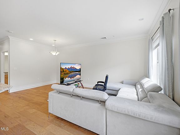 4th image of 73 Saratoga Road APT 11