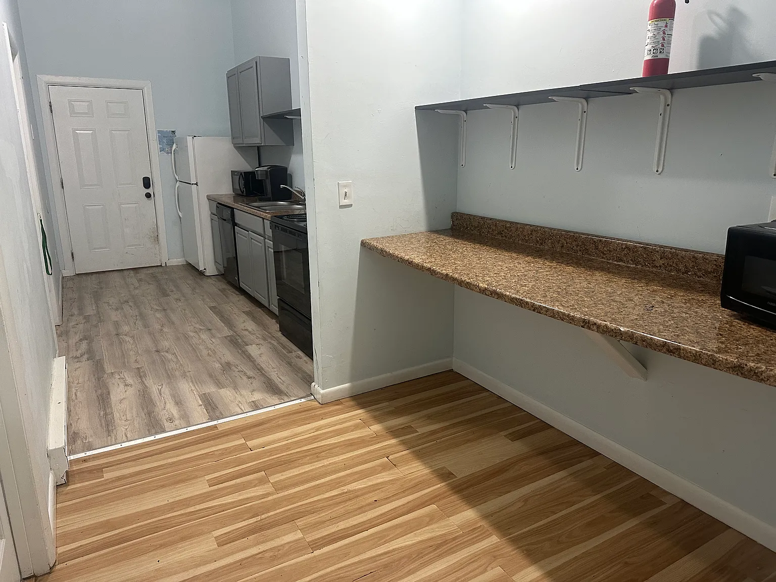 12 bed, 4576 sqft, $10,140 — Photo 2