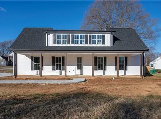 6124 Stadium Dr, Clemmons, NC 27012