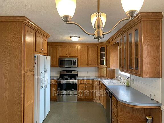 2nd image of 154 Kensett Ave
