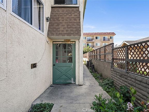 4th image of 535 W 15th St