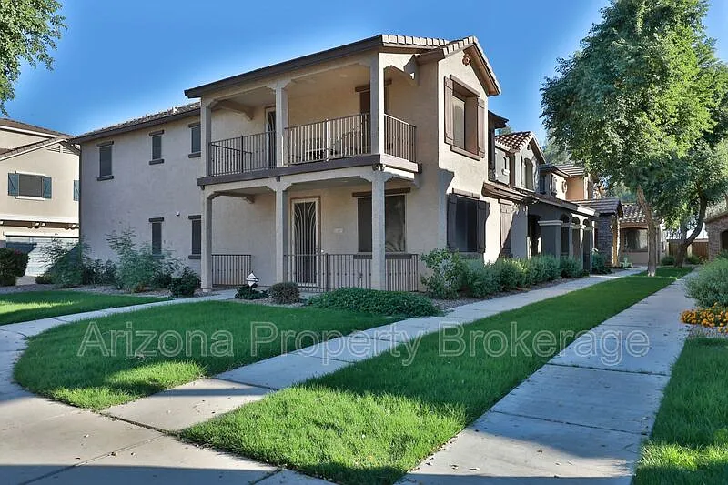 4 bed, 3.5 bath, 2102 sqft, $2,195 — Photo 3