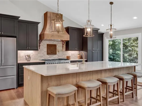 230 Thistlewood Ln, Roswell, GA 30075