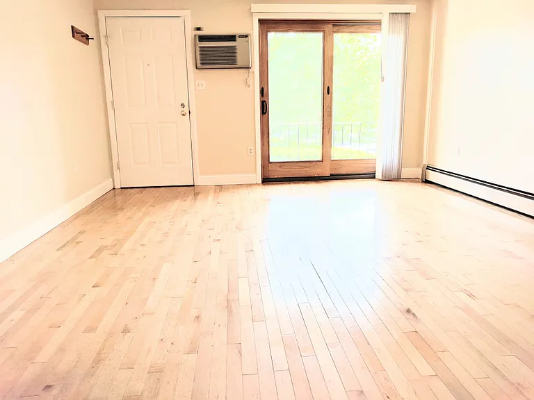 1002 Cocheco Ct — Photo 2