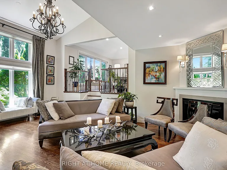 461 Lakeshore Rd W — Photo 5