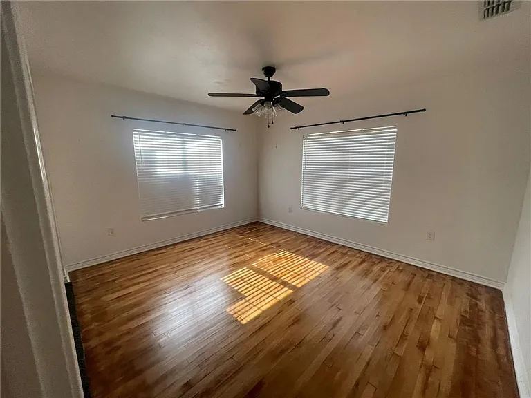 822 E Warren Ave — Photo 8