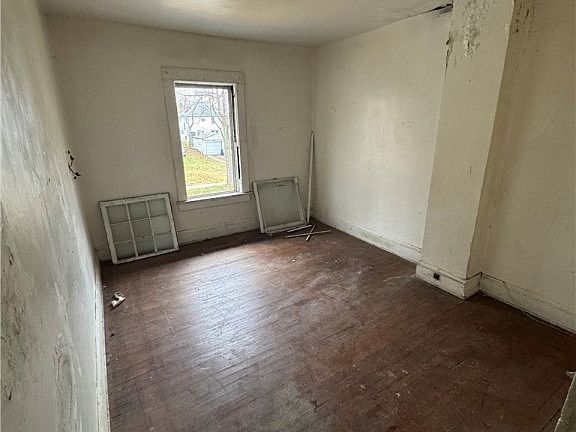5th image of 9805 Empire Ave