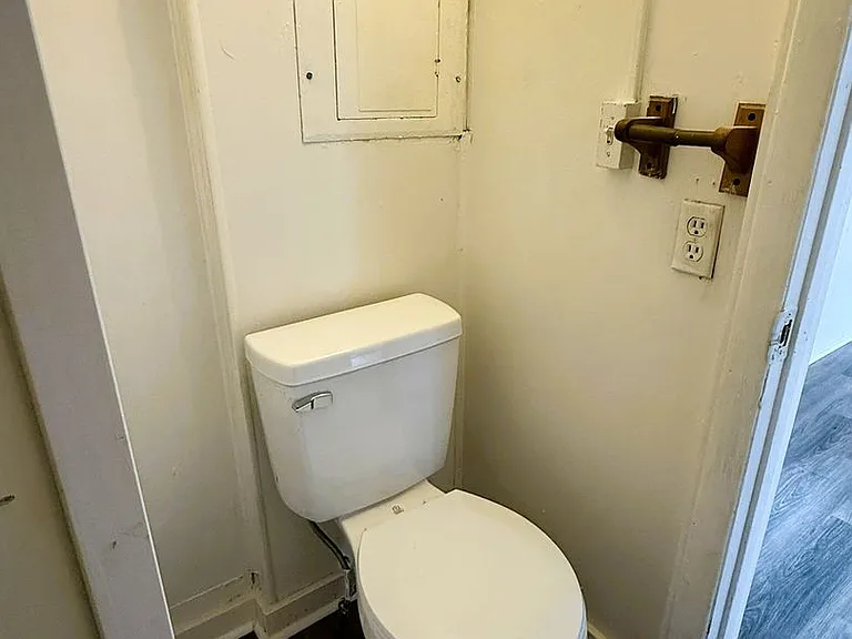 1023 S Millwood Ave #B — Photo 5