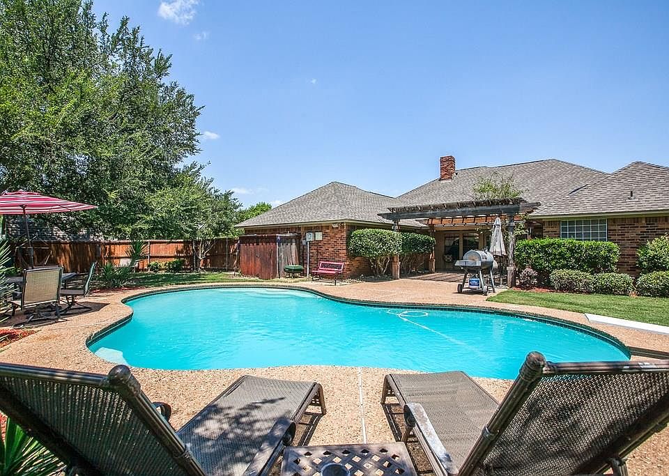 1st image of 1011 N Meadow Ct