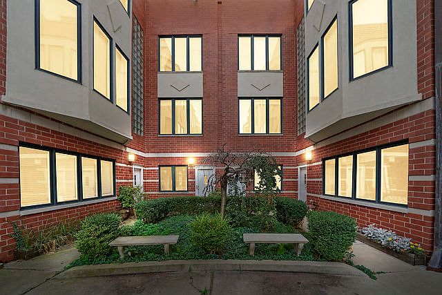 1st image of 4244 N Kenmore Ave APT 4N