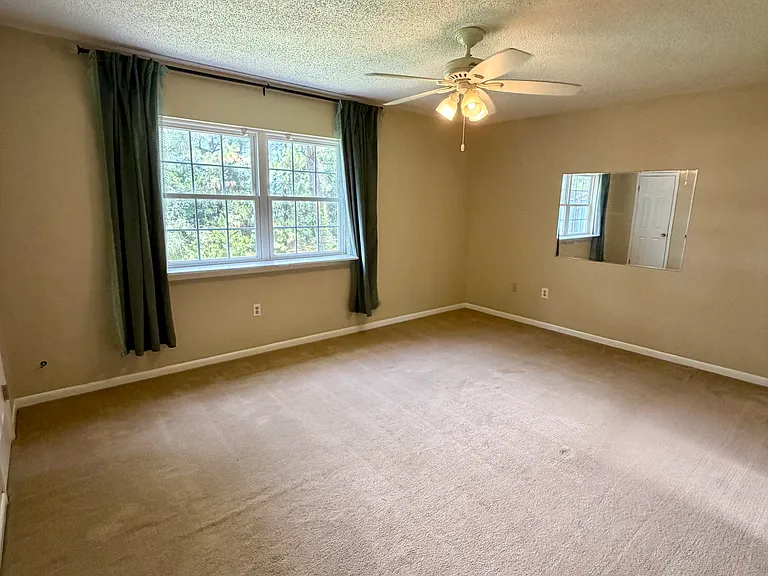 248 Oxford Ct — Photo 10