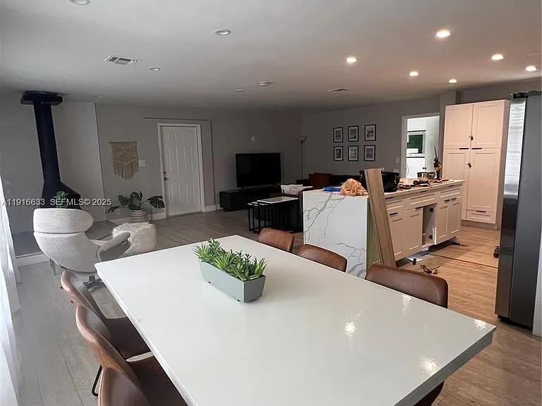 1573 NE 30th Ct — Photo 10