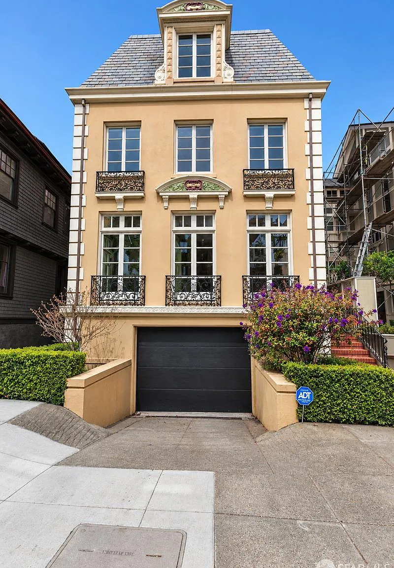 6 bed, 4.5 bath, $30,000 — Photo 1