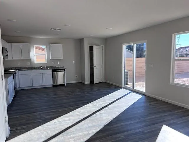 2415 Village Dr — Photo 14