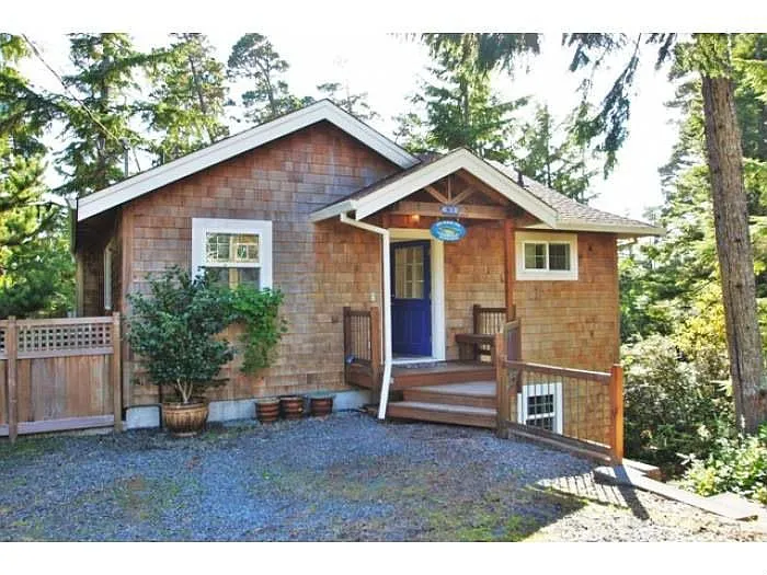 638 Ocean Ave photo 1