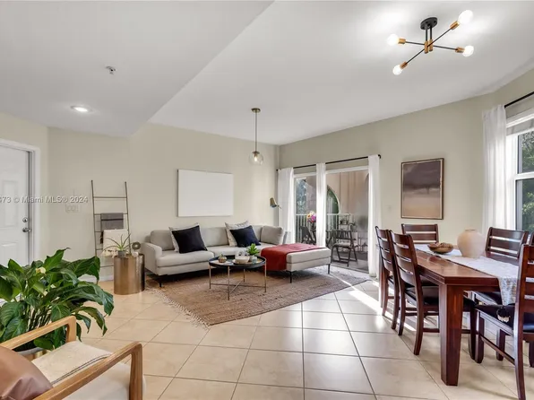 11605 NW 89th St APT 220, Doral, FL 33178