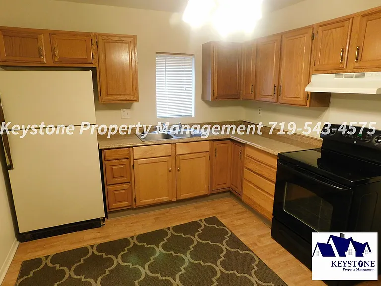 420 W 10th St #1 — Photo 4