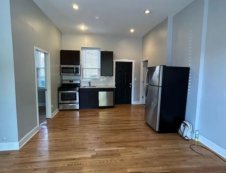 1942 S Carpenter St #1R — Photo 3