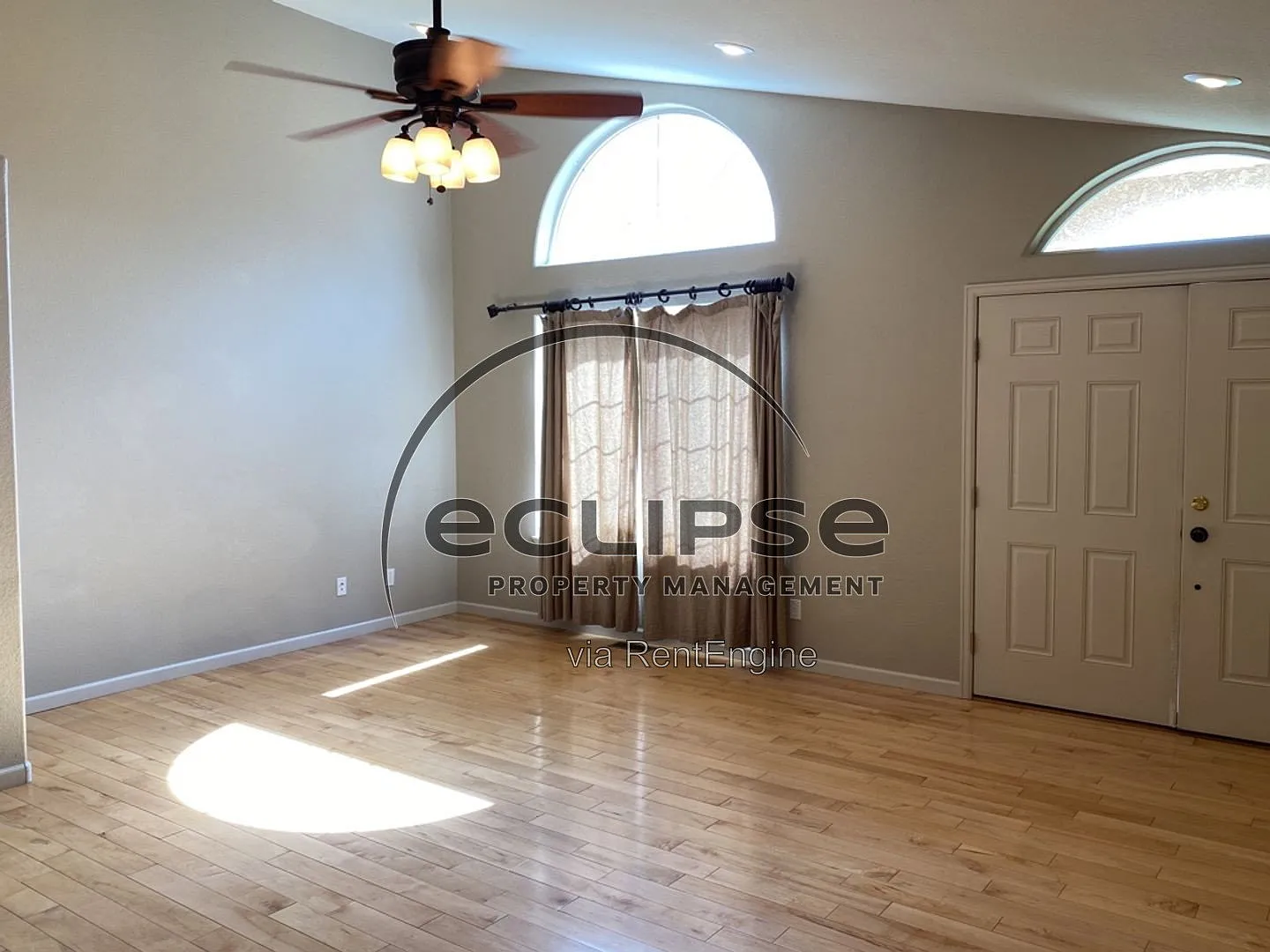 3 bed, 2.0 bath, 1810 sqft, $2,000 — Photo 3