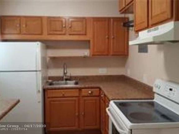 4th image of 430 NE 14th Ave #436
