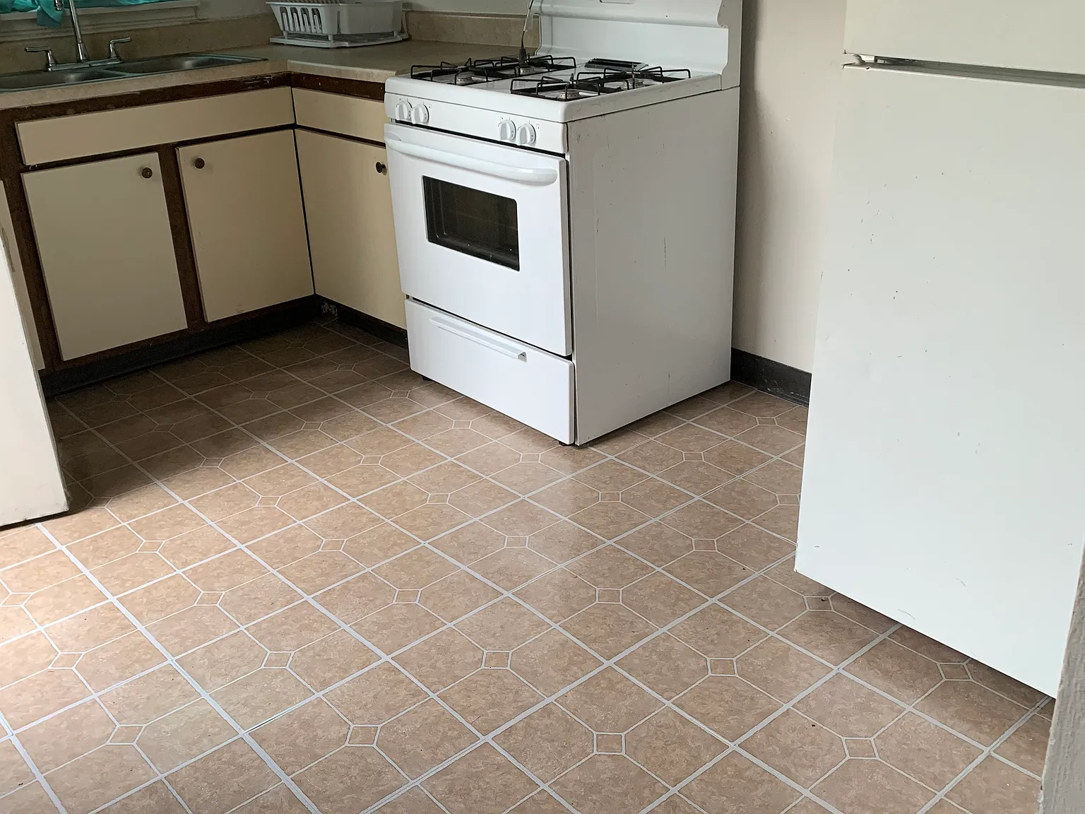 2 bed, 956 sqft, $950 — Photo 1
