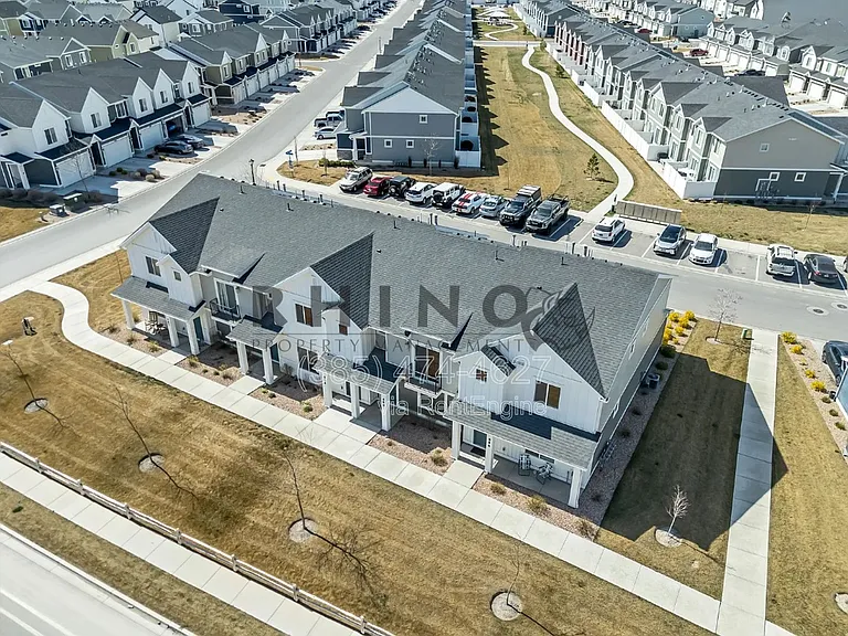 880 N Herman Dr — Photo 29