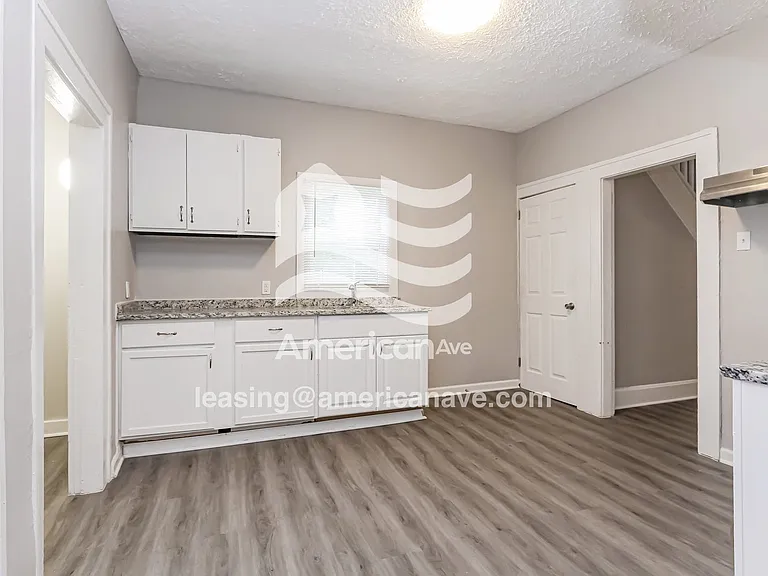 1594688_006_kitchen_12700369.jpg