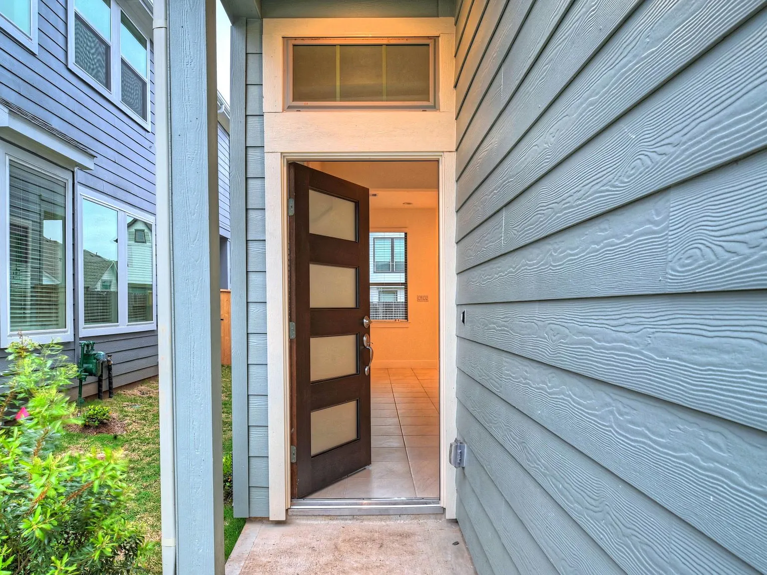 3 bed, 2.5 bath, 1738 sqft, $2,400 — Photo 4