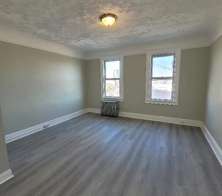 3 bed, 1000 sqft, $2,200 — Photo 4