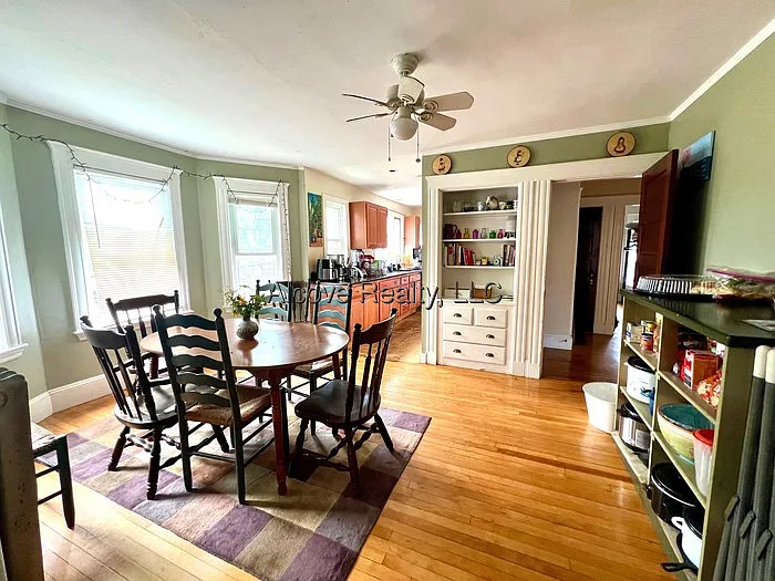 5 bed, 2.0 bath, 2500 sqft, $4,950 — Photo 4