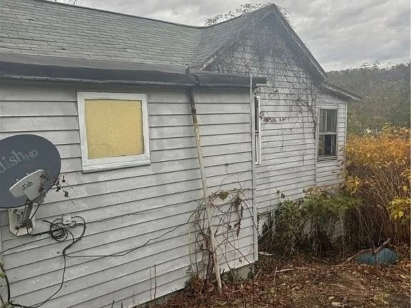 2nd image of 110 Cove Dr